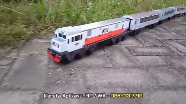 kereta api kayu [ Tabrak Minibus Depan Terowongan..?? ] смотреть онлайн