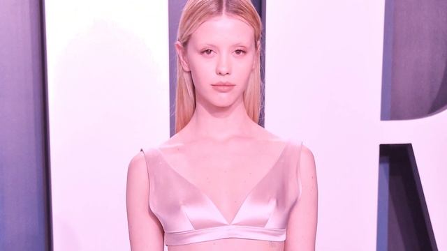 How Much is 'Pearl' Actress Mia Goth Worth Today? смотреть онлайн
