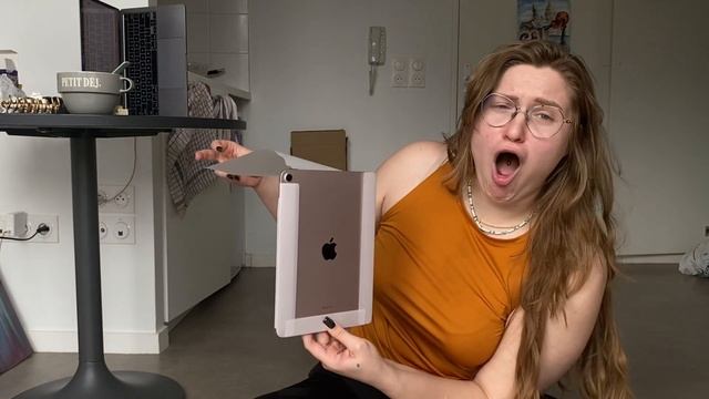 Распаковка iPad и Мои Первые Работы в Procreate смотреть онлайн