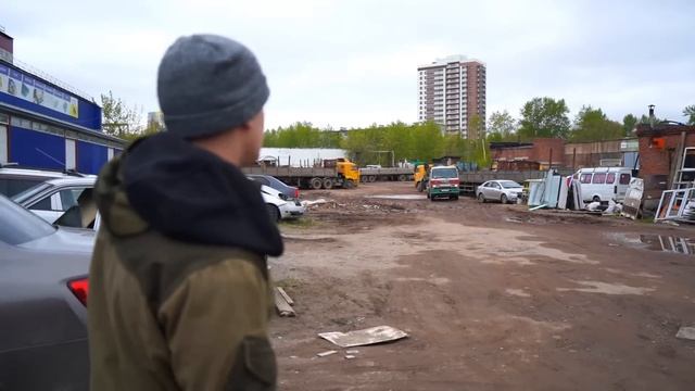 РОБОТ Оказался Человеком! Что скрывает Робот в Ангаре? смотреть онлайн