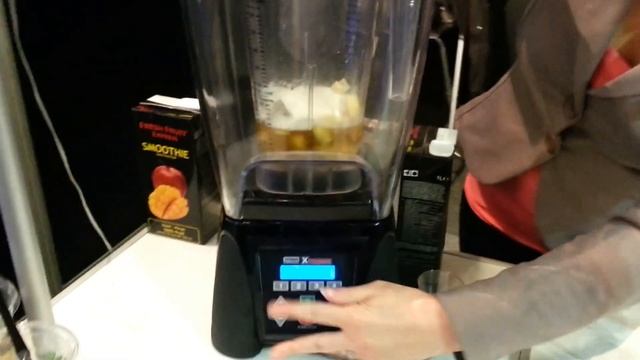 Bereiding Pina Colada Cocktail Fresh Fruit Express Waring Blender смотреть онлайн