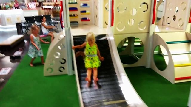 ОБЛОМ в последний день на море. Вернулись. ЧТО С НАШИМ ХОЛОДИЛЬНИКОМ?! смотреть онлайн