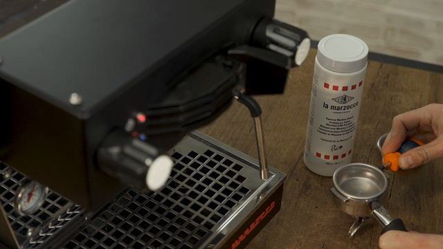 Cleaning Your Linea Mini смотреть онлайн
