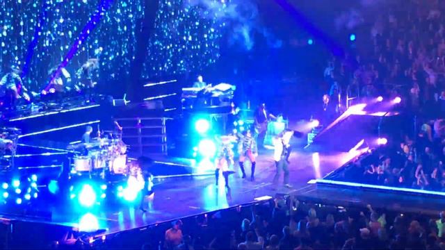 Enrique Iglesias & Pitbull - Air Canada Centre Toronto October 2017 (18) смотреть онлайн