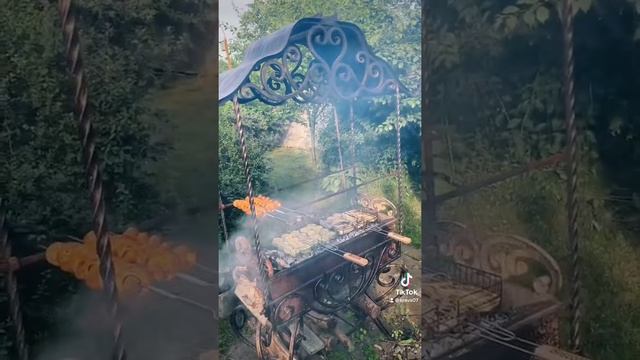 Шашлык. Шашлык на даче. Шашлык на природе. Мангал. Кованый мангал. Дача. Дача своими руками. смотреть онлайн