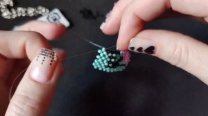 Фигурка человечек с половинкой сердца из бисера в технике крестик / Парные кулоны из бисера