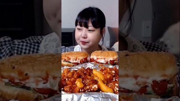 Китайцы едят на камеру. ???