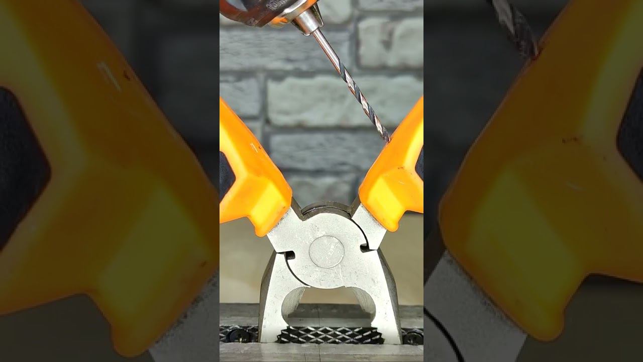 Обязательно запомни эту хитрость! Как легко сделать плоскогубцы с пружинными рукоятками? #shorts смотреть онлайн