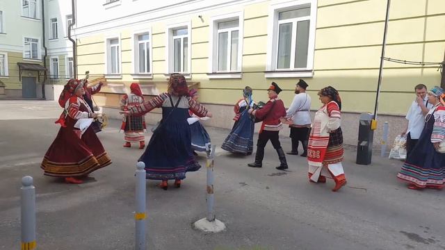 "Пчёлочка златая" - исп. анс. "Калужская тальянка" - в день рождения г. Калуги, 28.08.21 смотреть онлайн