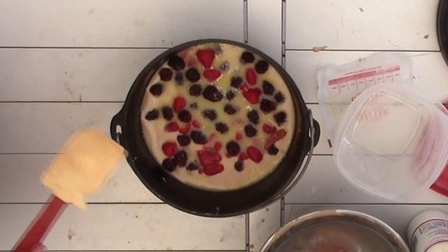 Jack Daniels Raspberry Cobbler Cooked In A Dutch Oven смотреть онлайн