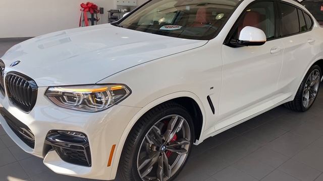 2021 BMW X4 M40i Alpine white with Fiona Red/Black interior смотреть онлайн