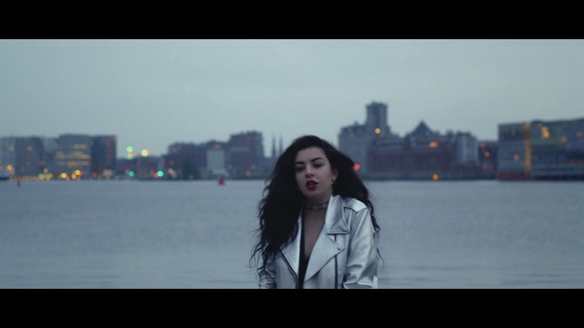 Клип Charli XCX — Boom Clap