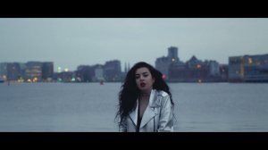 Клип Charli XCX — Boom Clap