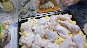 Курица с картошкой в духовке ! Простой очень вкусный рецепт!