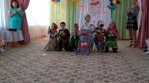 Видео для детей, 8 марта в детском саду.Бабушки Старушки.