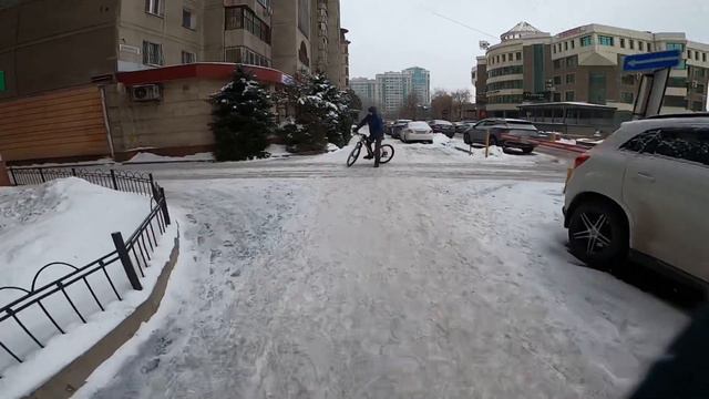 Street footage Almaty рысачим с Кентом на установку кареточного мотора на его курьерский байк смотреть онлайн
