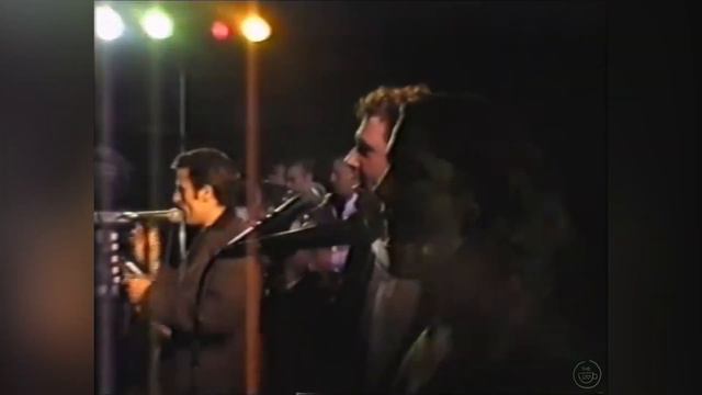 Con O'Neill singing at a Charity Performance смотреть онлайн