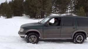 Ford Explorer 2 в снегу