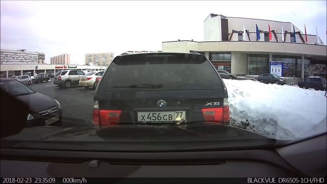 Конфликт на парковке на Центральной площади смотреть онлайн