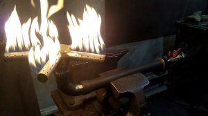 Газовая горелка под казан. Китайцы отдыхают.