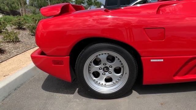 Lamborghini Diablo VT Roadster была безумным суперкаром 90-х смотреть онлайн