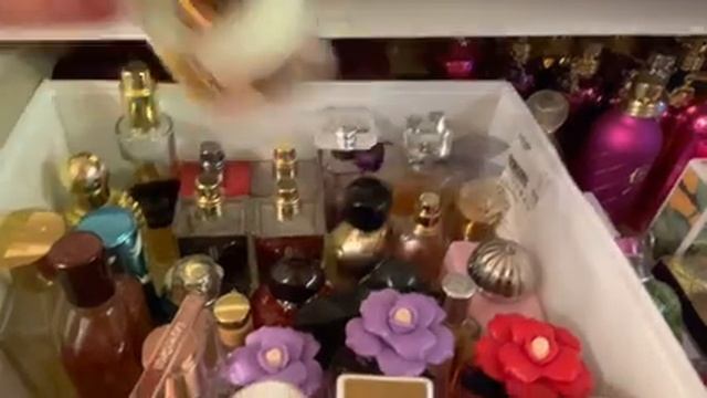 СЕКРЕТЫ МОИХ ПАРФЮМЕРНЫХ ШКАФЧИКОВ Ч. 1 ОСТАТКИ ВО ФЛАКОНАХ + ВАЖНАЯ ИНФОРМАЦИЯ про АКЦИЮ ! смотреть онлайн