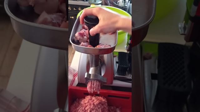 mlynček na mäso Bosch MFW68660, 2200W смотреть онлайн