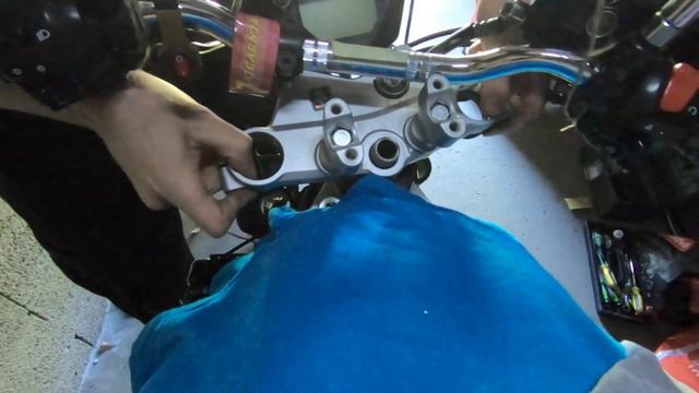 DIY Suzuki SV650 repair shock absorbers #1 front fork, steering stem, brake calipers смотреть онлайн