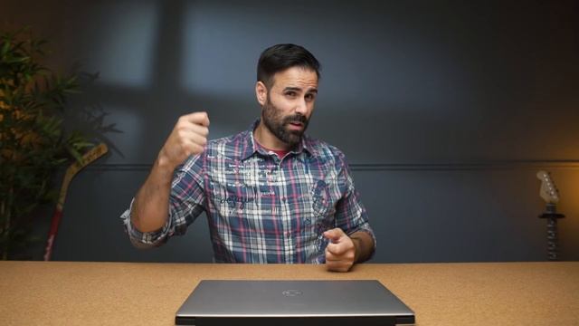 Dell XPS 15 (2018) - Why I Didn't Buy One This Year! смотреть онлайн