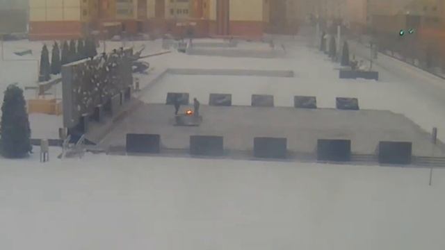 В Норильске школьники потушили Вечный огонь на монументе смотреть онлайн