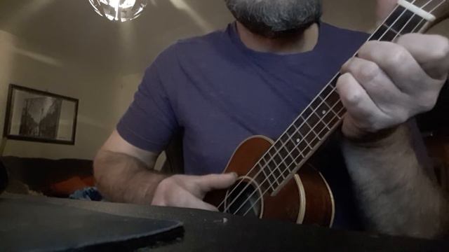 Losing My Religion Ukulele cover. смотреть онлайн