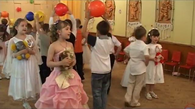 Танец: "Прощание с игрушками".mpg смотреть онлайн