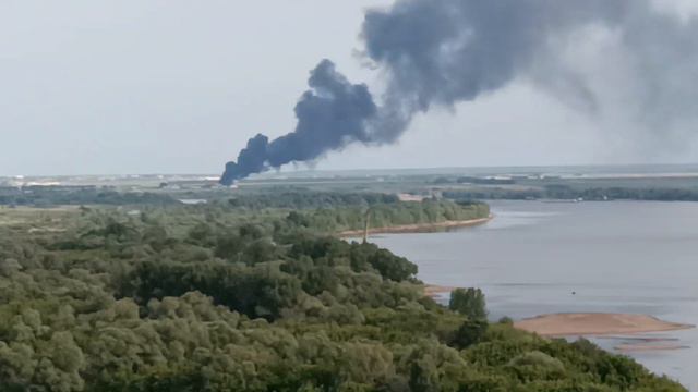 Огромный столб дыма над Камой смотреть онлайн
