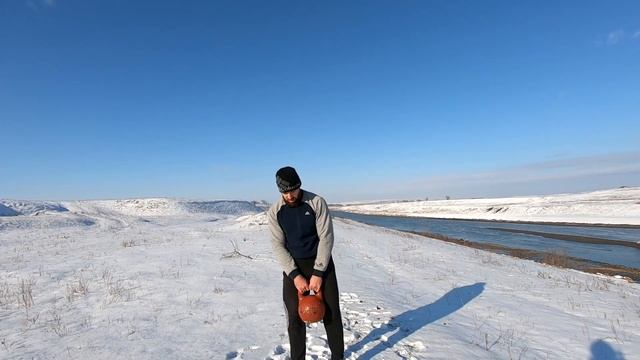 Комплекс с гирей "300 Спартанцев" Как за 15 минут прокачать всё тело с гирей 16кг смотреть онлайн