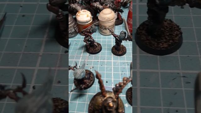 This weeks Painting videos Red Banshees and a Death Guard ready for action смотреть онлайн