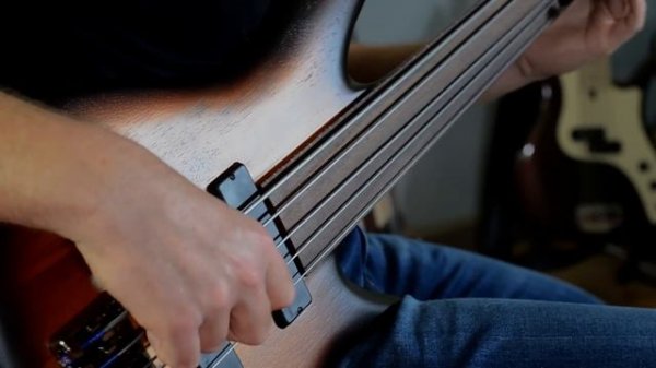 IBANEZ FRETLESS BASSES - SRF700 & SRF705