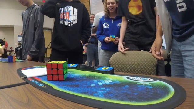 4.69 Новый мировой рекорд по сборке кубика Рубика 3х3. смотреть онлайн