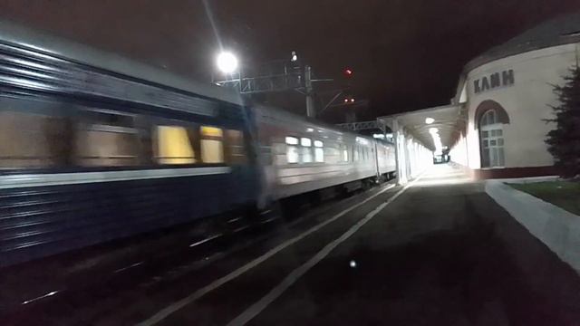 Электровоз ЭП2К с Фирменным поездом 010А "Псков" "Москва Ленинградская-Псков". смотреть онлайн