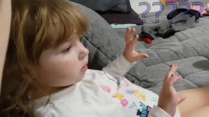 Принцесса Соня в Спа Салоне Красит Ногти / Детский Маникюр и Педикюр от Мамы в Домашних Условиях