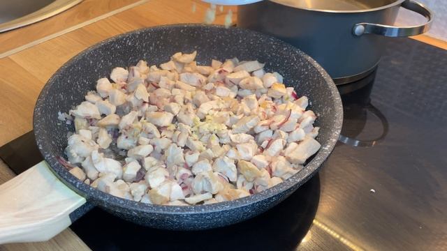 Паста с курицей в томатно - сливочном соусе смотреть онлайн