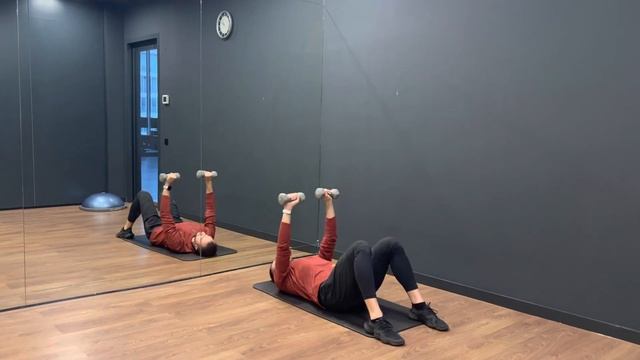 Жим с гантелями на грудные мышцы смотреть онлайн
