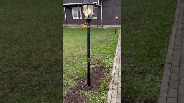 Монтаж парковых светильников на приусадебному участке. Монтаж ландшафтного освещения . смотреть онлайн