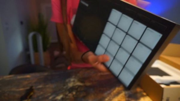 NI MASCHINE MIKRO MK3 UNBOXING