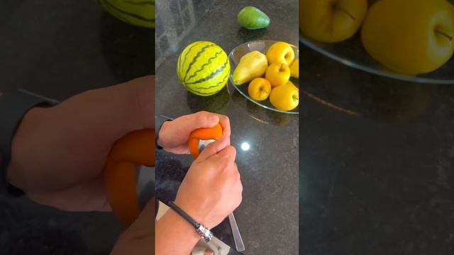 Как почистить апельсин? смотреть онлайн
