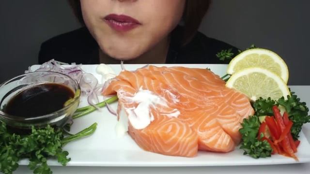 1 Kg of Salmon sashimi サーモン Mukbang ASMR real sound 吃播 咀嚼音 Eating show 연어회 먹방 食べる音 смотреть онлайн