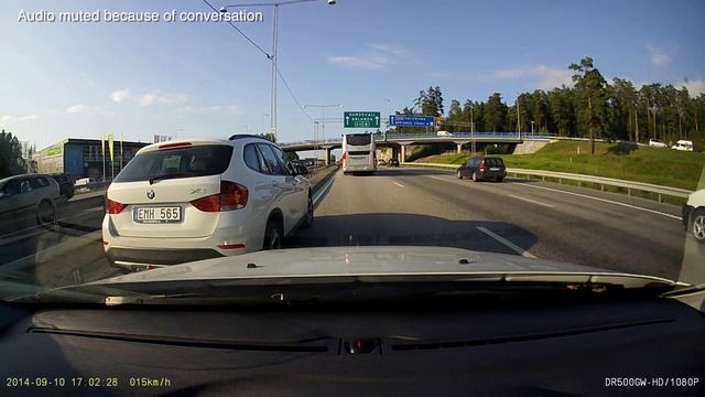 Flygbussarna (Arlanda) pushes car of the road 2014-09-10 смотреть онлайн