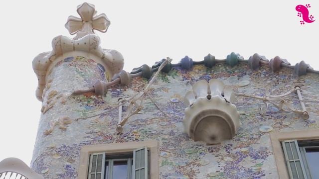 Passeig de Gràcia, Barcelona: walking around the city of Barcelona смотреть онлайн