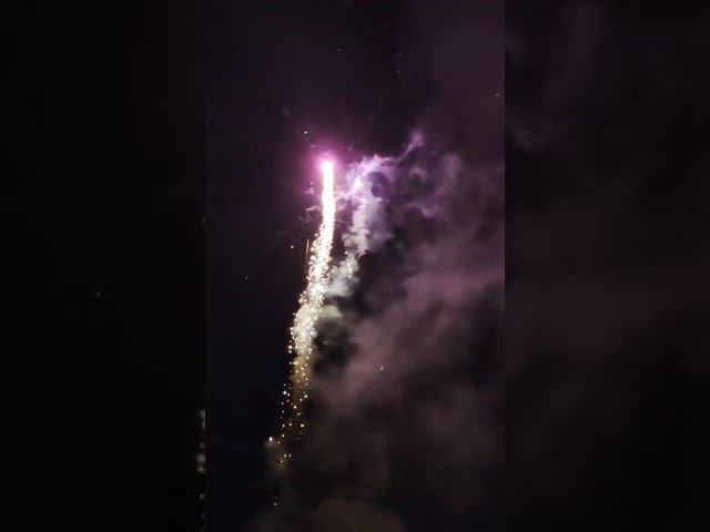 Связка батарей салютов, Новогоднее сияние 100 залпов 0,6 дюйма + Супер энергия 49 залпов 1,2 дюйма. смотреть онлайн