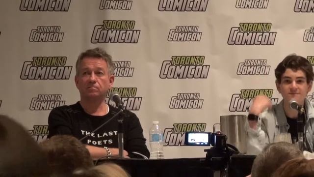 Gotham's Sean Pertwee & David Mazouz at Toronto Comicon - March 18, 2017 смотреть онлайн