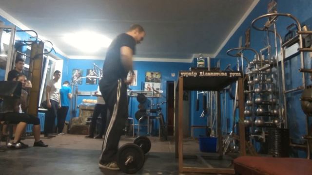 Бицепс штангой 1 рукой 40 кг